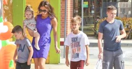 Vctoria Beckham dan anak-anaknya